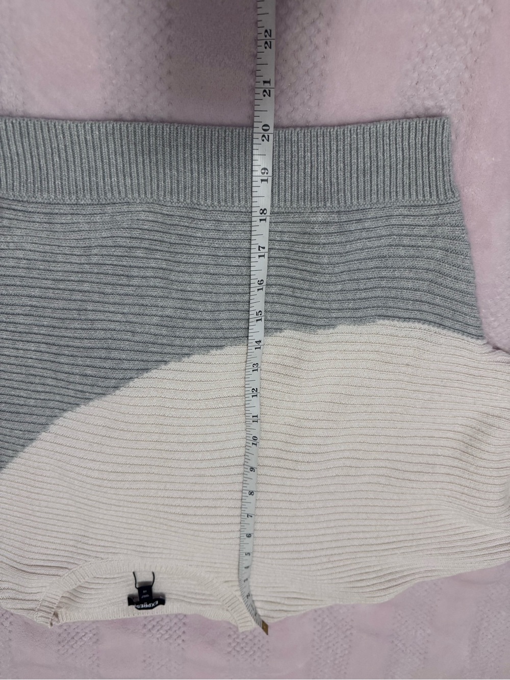 Express Colorblock Ribbed Crewneck Sweater - Cream & Light Gray - Picture 4 of 4